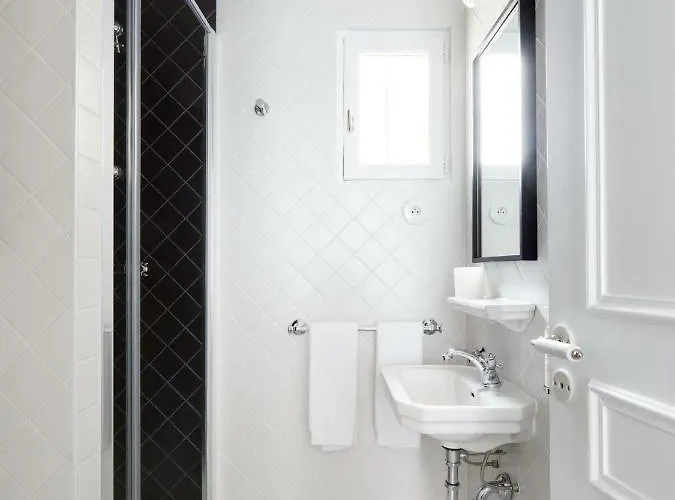 ホテル Rendez-vous Batignolles パリ