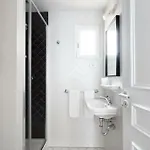 Hotel Rendez-vous Batignolles Parigi
