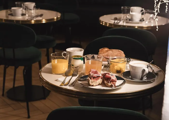 Hotel Rendez-vous Batignolles 3*